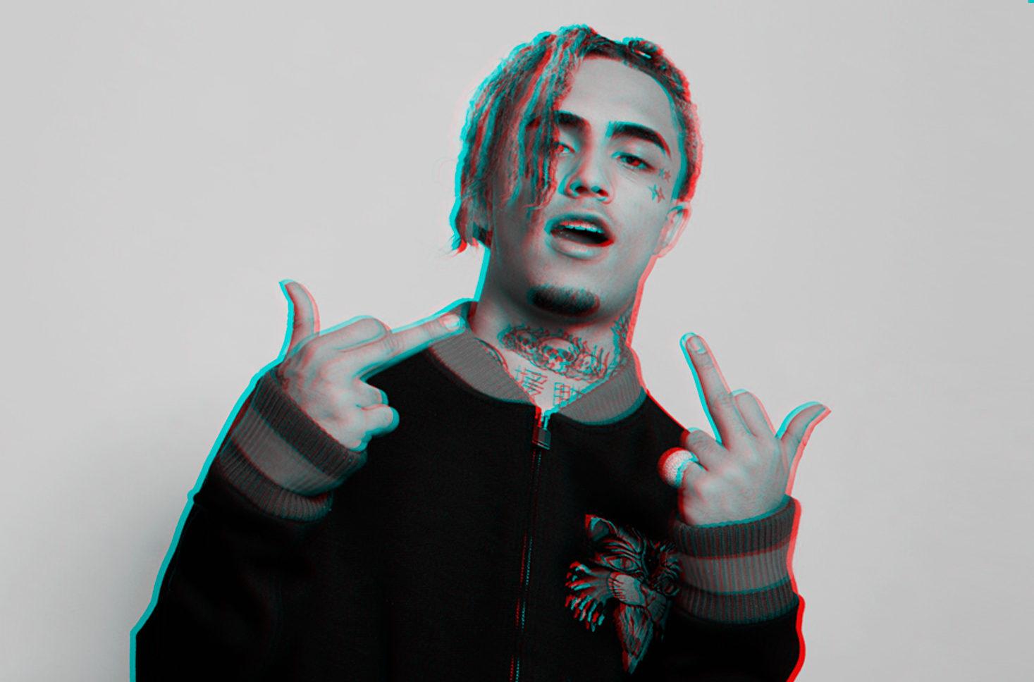 Lil Pump poseeraa näyttäen kummallakin kädellä keskisormea.