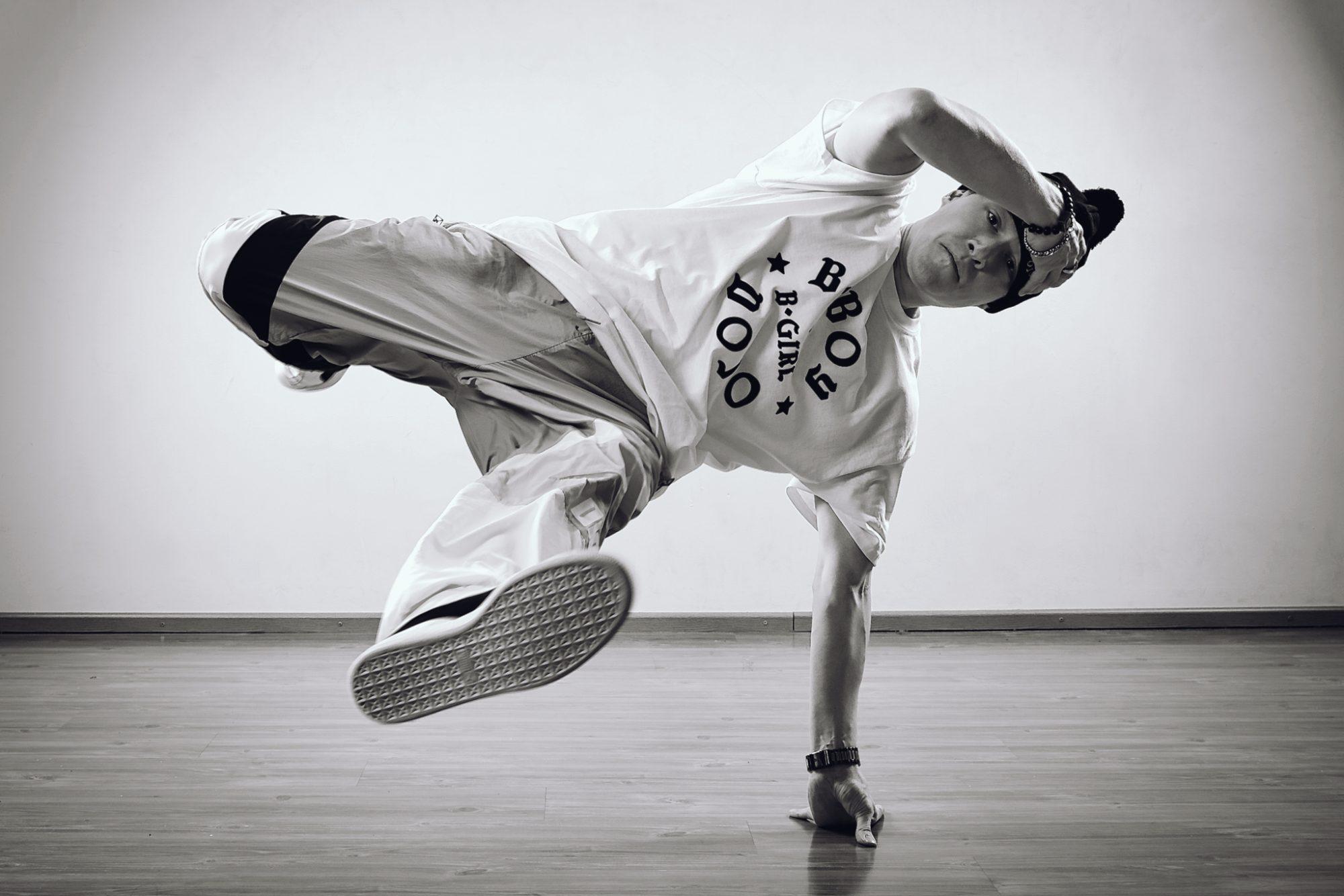 Flow Mo Flow Mo Crew:n kirja kokoaa olennaisen osan suomalaista hiphop ...
