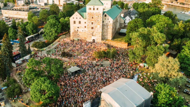 Ilmakuva Kesärauhan alueesta, Turun Linnanpuistosta.