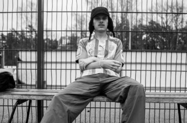 Röge poseeraa aidon urbaanin tyylikkäästi uuden München-mixtapensa julkaisun kunniaksi.