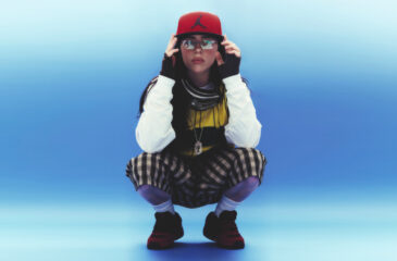 Billie Eilish poseeraa tyylikkäästi uuden albuminsa julkaisun kunniaksi.
