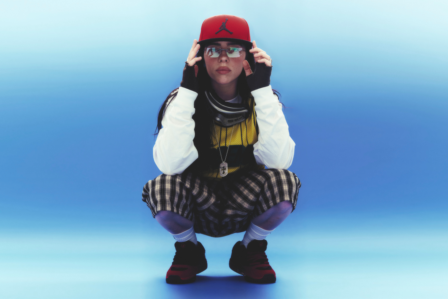 Billie Eilish poseeraa tyylikkäästi uuden albuminsa julkaisun kunniaksi.