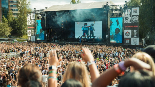 Kuva Blockfestin yleisöstä, kun Ege Zulu esiintyy.
