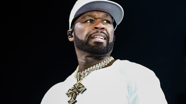 50 Cent mustaa taustaa vasten. 50 Cent räjäyttää Las Vegasin vuoden vaihteessa.