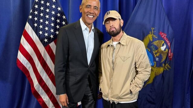 Barack Obama ja Eminem. Eminem toi Barack Obaman lavalle Detroitissa.