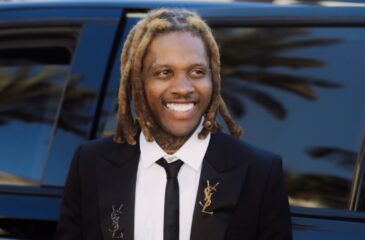 Lil Durk hymyilee. Rap-artisti Lil Durk pidätettiin epäiltynä palkkamurhan tilaamisesta.