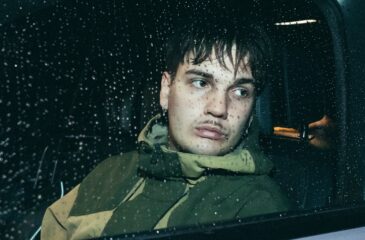Mikael Laurent auton kyydissä. Mikael Laurent julkaisi odotetun debyyttinsä.