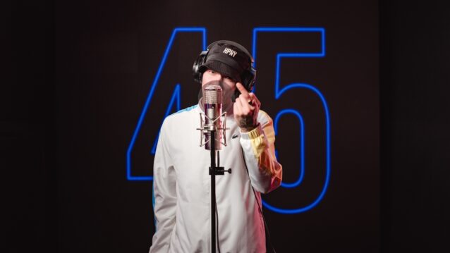 Jami Faltin mikin edessä. Jami Faltin mukana Red Bull 64 Bars -sarjassa!