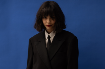 Kia bändipaita-singlen promokuvassa