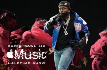 Kendrick Lamar esiintymässä. Kendrick Lamar käytti Super Bowl -lavaa hyväkseen!