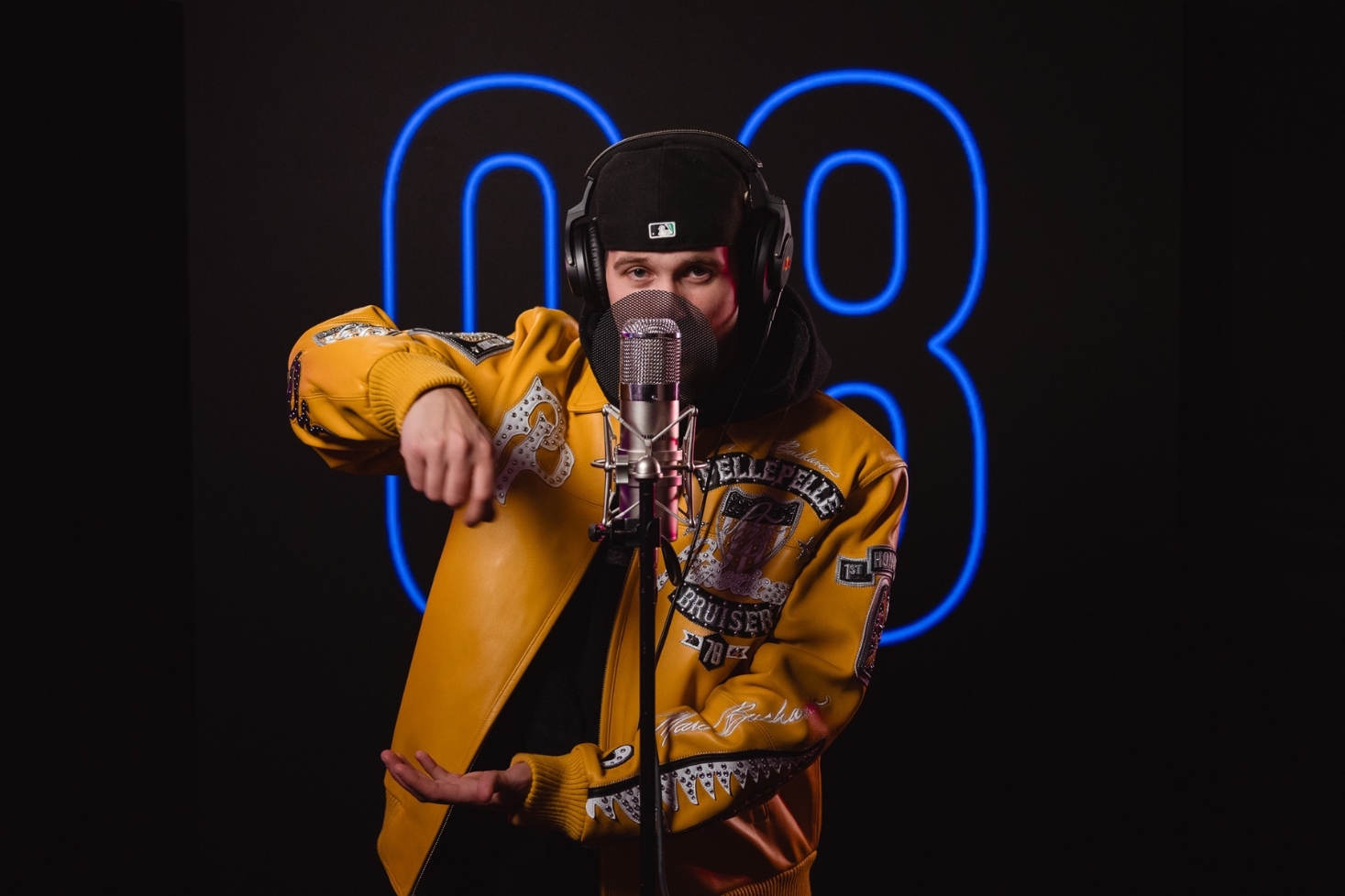 Ahti mikin edessä. Ahti liittyy Red Bull 64 Bars -sarjaan!