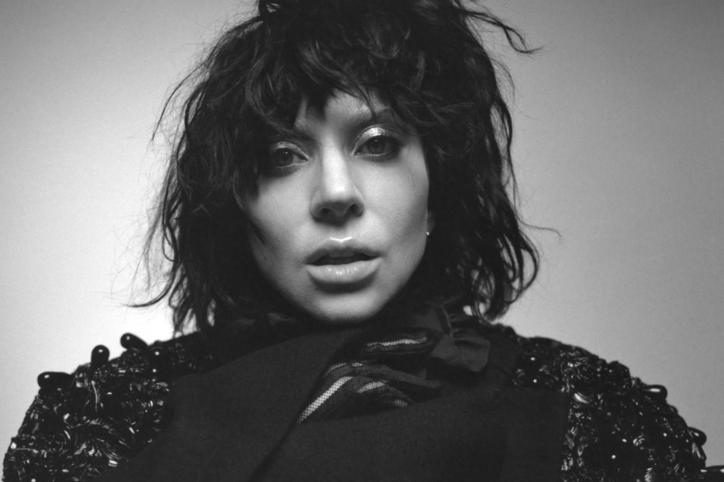 Lady Gaga Mayhem-albumin promokuvassa