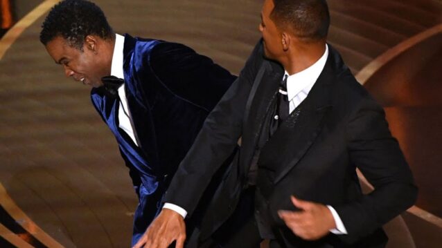 Will Smith läimäisee Chris Rockia. Will Smith palaa Oscar-läimäykseen uudella levyllään!