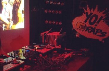 Yo! Kuudes Linja Raps dj-setup lavalla