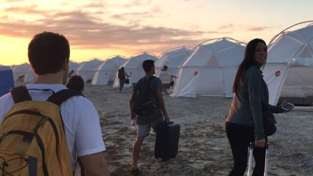 Fyre Festivalin rantameiningit. Fyre Festival 2 vaarassa peruuntua!