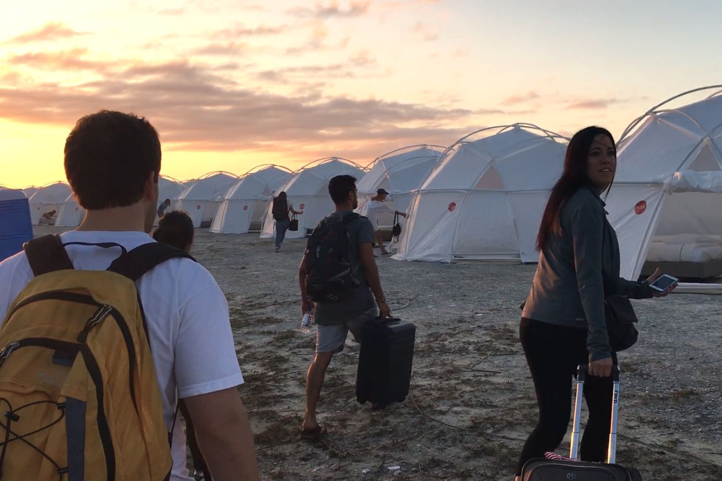 Fyre Festivalin rantameiningit. Fyre Festival 2 vaarassa peruuntua!