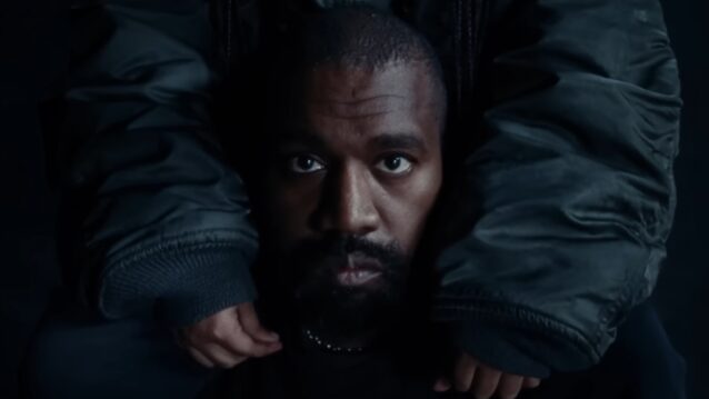 Kanye Westin olkapäillä North West. Kanye West maksaa jättisummia elatusmaksuina!