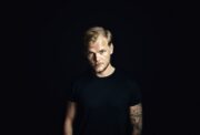 Avicii Forever -promokuvassa Tim Bergling