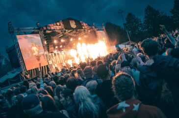 Yleisö katsomassa Sexmanea. Hoodfest kasvaa kansainväliseksi!
