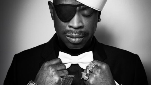 Slick Rick mustavalkoisessa kuvassa. Slick Rickin paluussa mukana huipputähtiä!