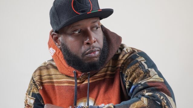 Talib Kweli huppari päällä. Talib Kweli mukana remix Stacy Eppsin biisillä!