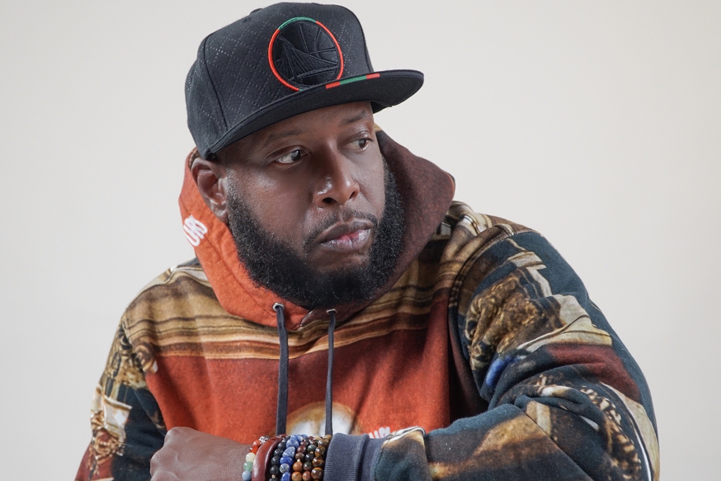 Talib Kweli huppari päällä. Talib Kweli mukana remix Stacy Eppsin biisillä!