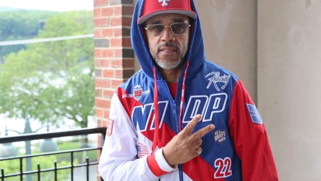 Mikey D lippis päässä. Mikey D palaa estradille!