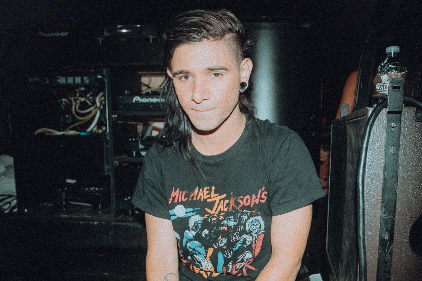 Skrillexin vanha pressikuva. Skrillexin kappale karkottaa hyttysiä!