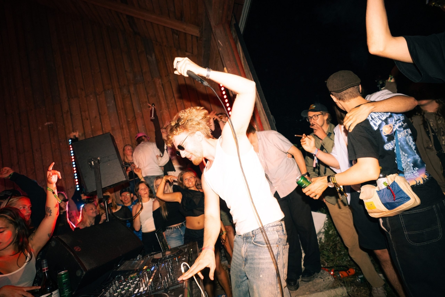 Victor Nordis Satasen laina -promokuvassa