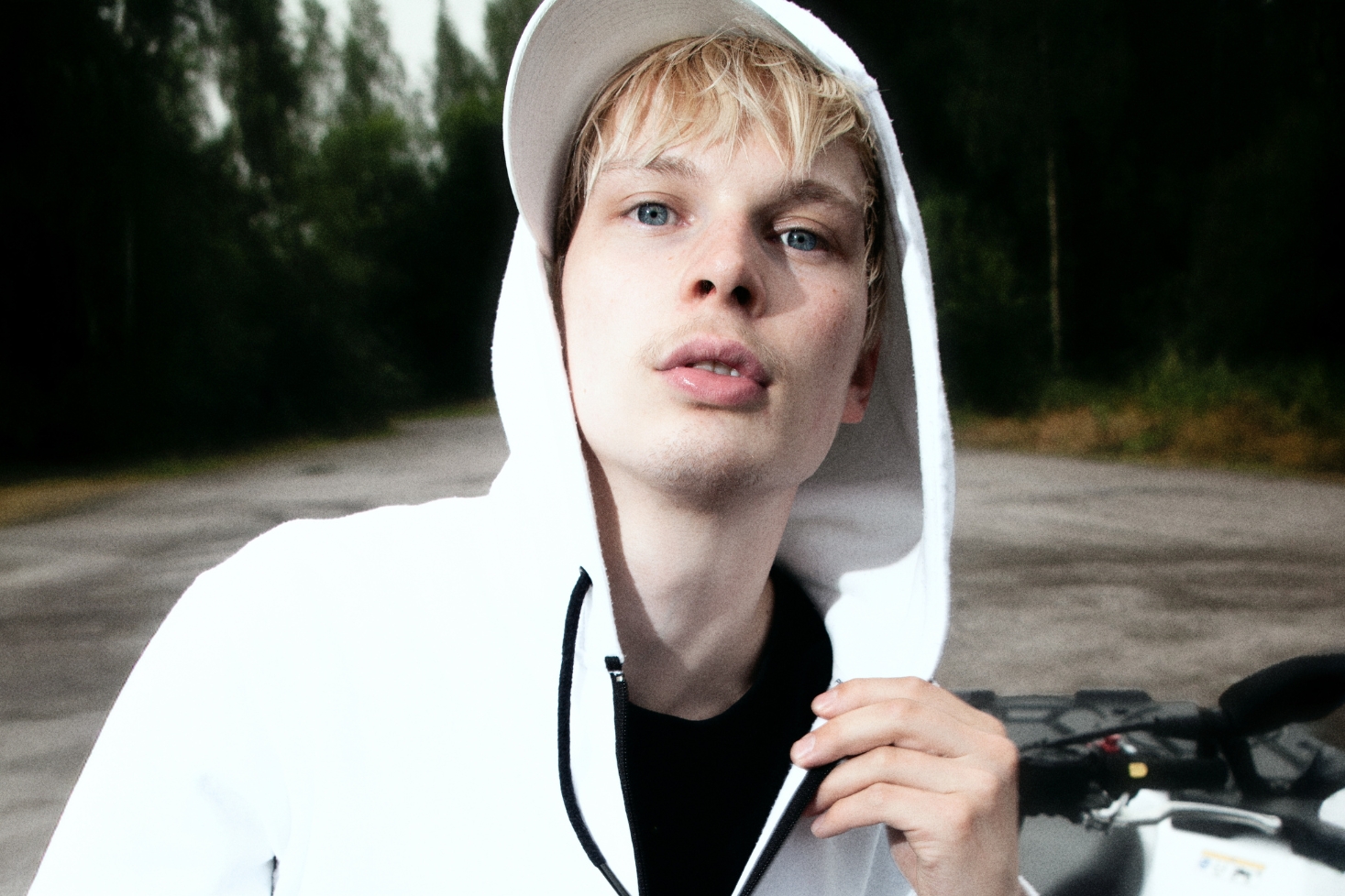 Harhakuva-albumin pressikuvassa D1 DANI