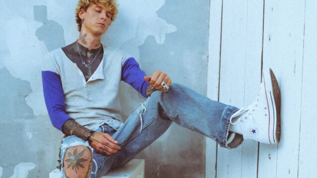 MGK nojaa jalallaan seinään. Machine Gun Kelly julkisti Lost Americana -kiertueen!