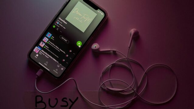 Spotify ja kuulokkeet. Spotify parantaa ilmaiskokemusta!