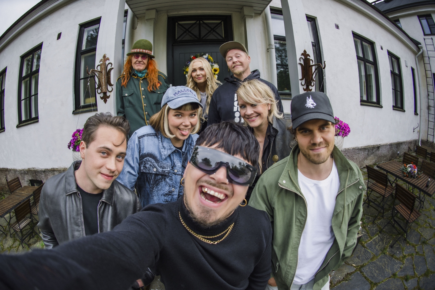 Vain elämää -artistit. Vain elämää alkaa perjantaina!