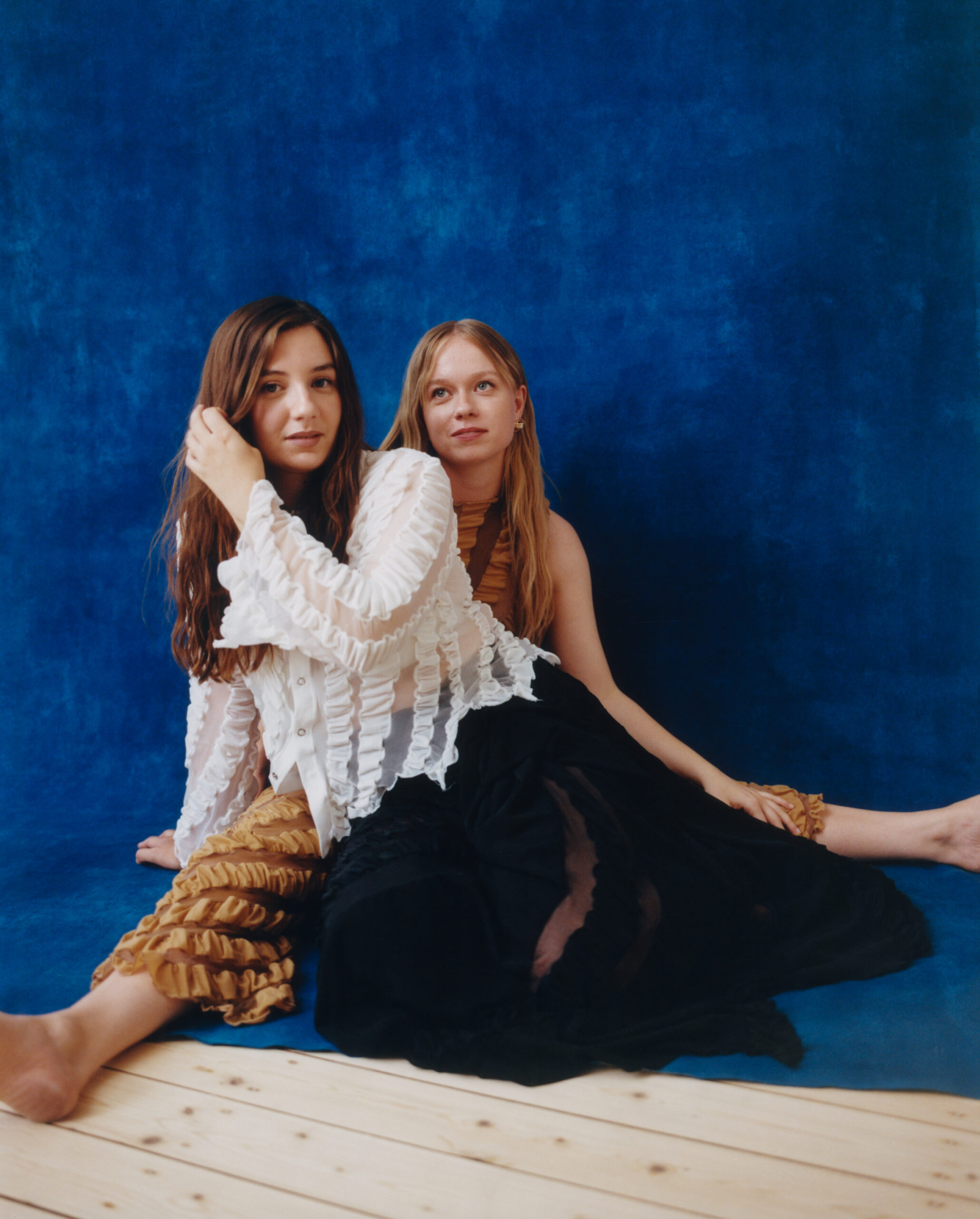 Emma ja Matilda vierekkäin. Emman ja Matildan debyyttialbumi on täällä!