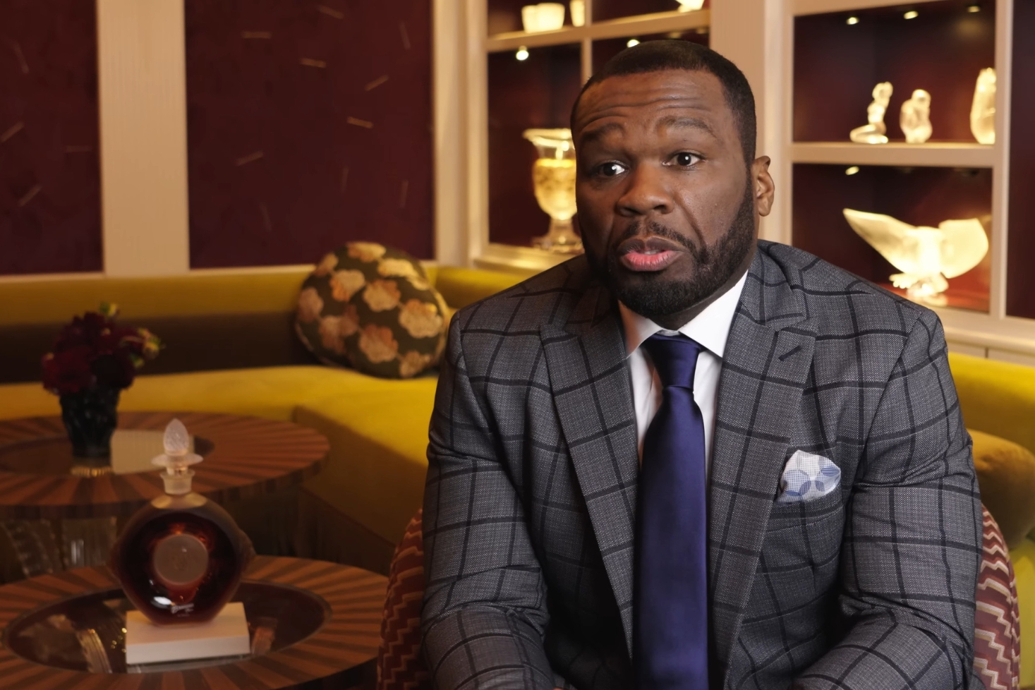 50 Cent pöydän äärellä. 50 Cent laajentaa imperiumiaan!