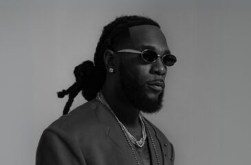 Burna Boy mustavalkoisessa kuvassa. Burna Boy palaa Suomeen!