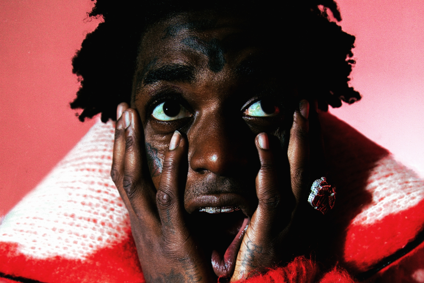 Kodak Black kädet kasvoilla. Kodak Black vihjaa uransa päättymisestä!