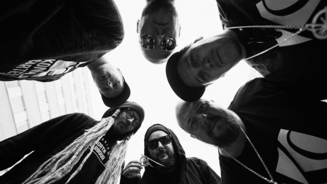 Konala Cartellin jäsenet ringissä. Konala Cartelli juhlii 25-vuotista taivaltaan!