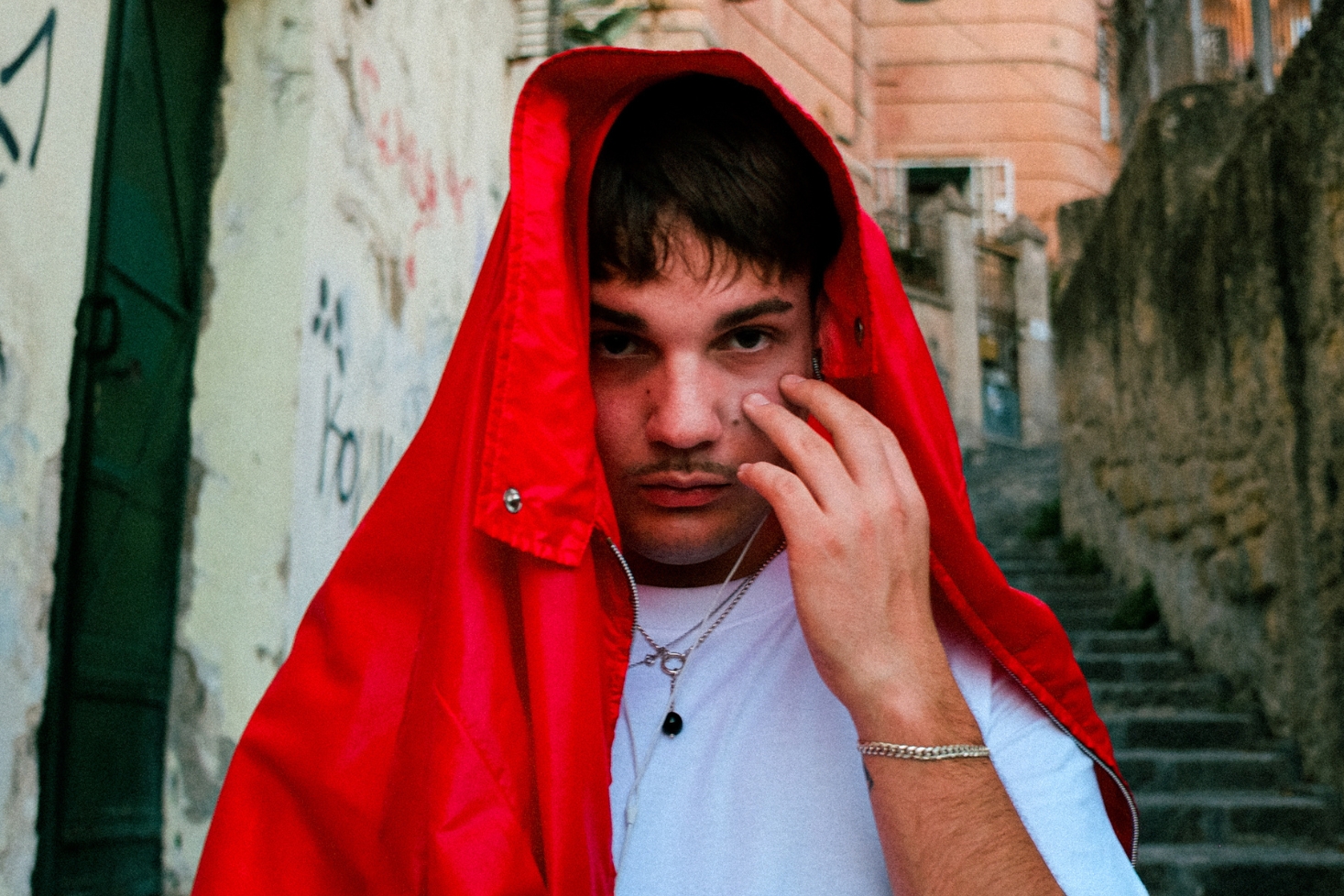 Mikael Laurent portailla. Kultaa-single vie popimpaan suuntaan!