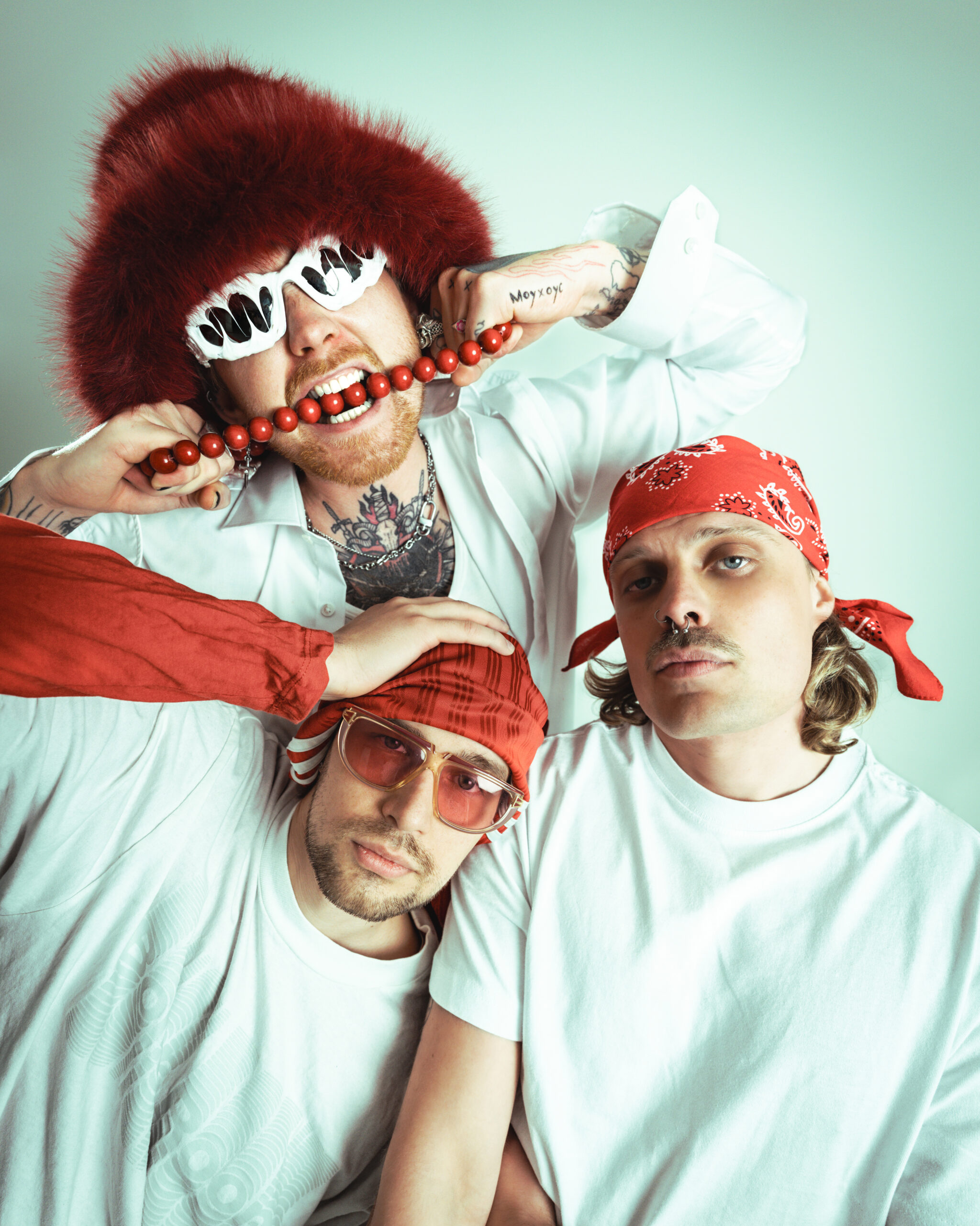 Mouhouksen jäsenet Ladabois-promokuvassa