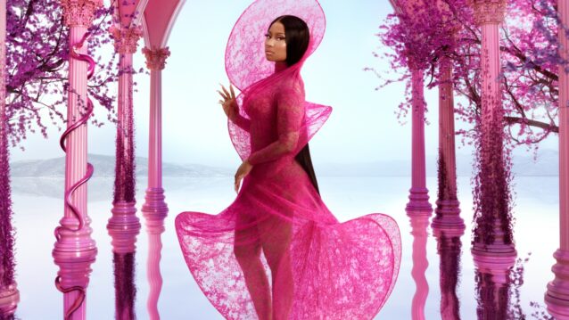 Nicki Minaj pinkissä ympäristössä. Nicki Minaj ilmoittaa lopettavansa!