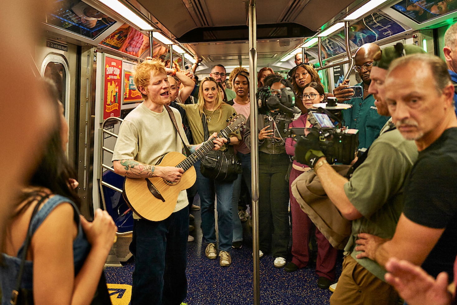 Ed Sheeran metrossa. Ed Sheeran tekee laulusta elokuvan!