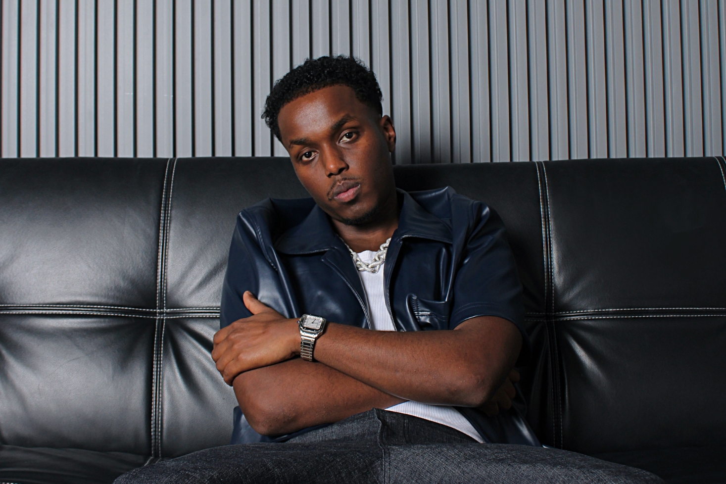 Pöydät kääntyy, ja Shrty istuu päässä