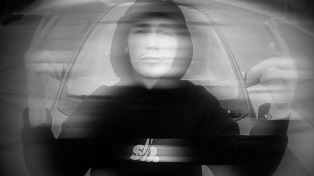 VeeKoo poseeraa VKLP-promokuvassa