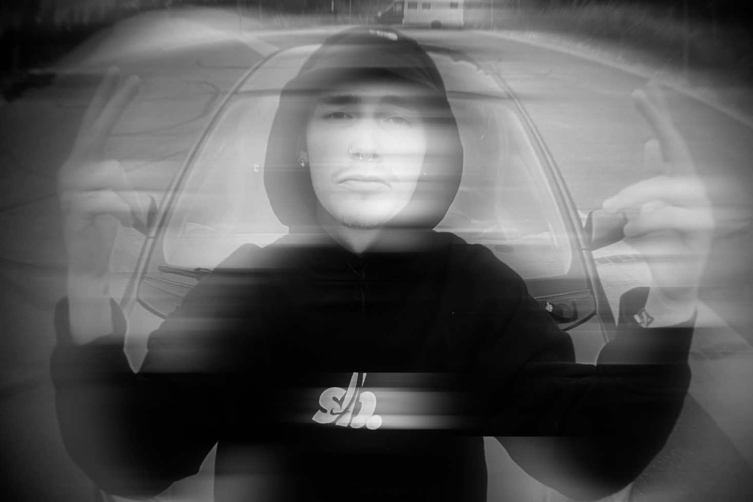 VeeKoo poseeraa VKLP-promokuvassa