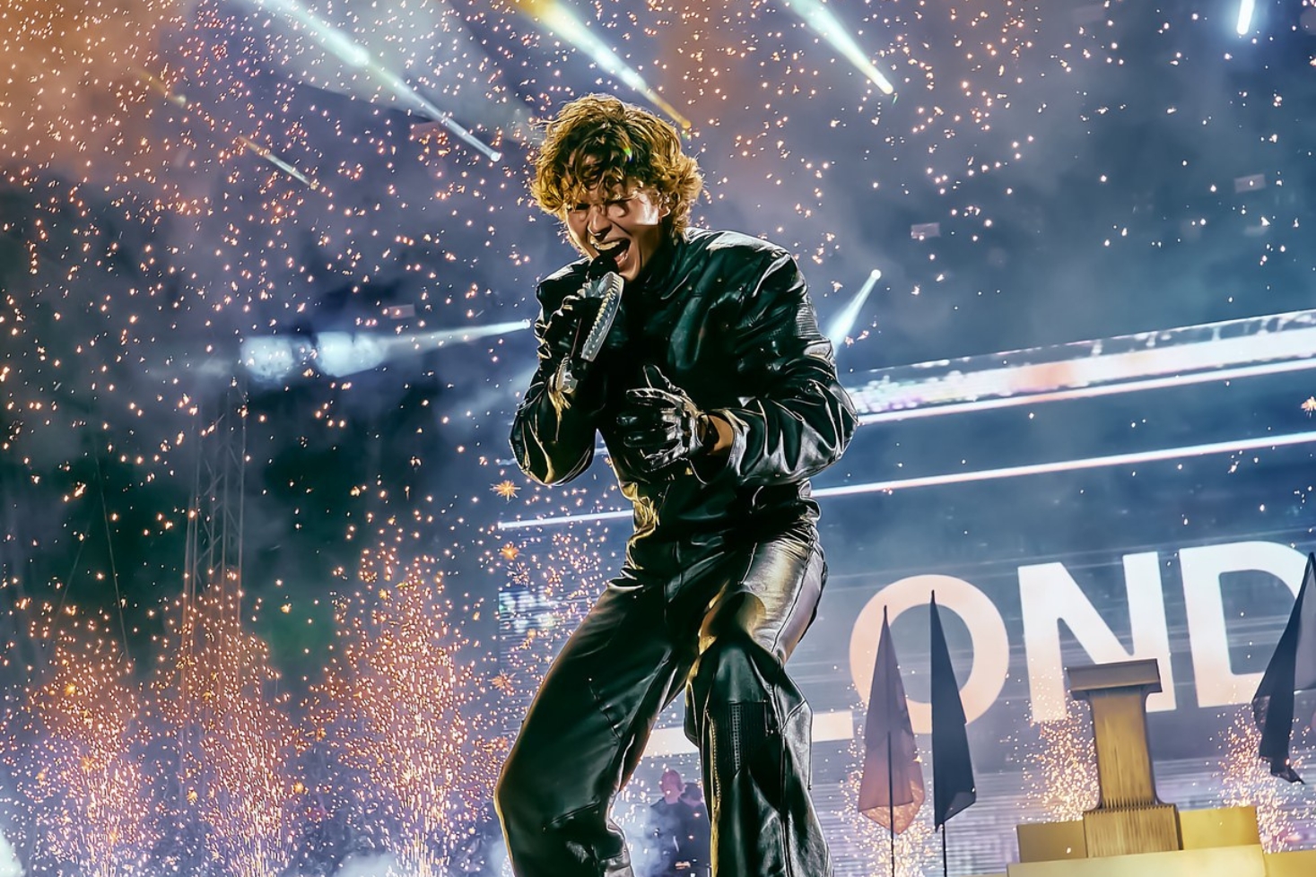 ibe Blockfest-lavalla esiintymässä. Albumi X ilmestyy pian!