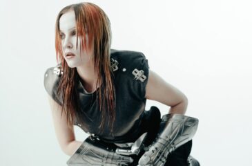 louna0nlinen debyytti-EP:n promokuvassa