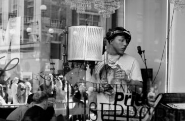 Averagekidluken albumi syntyi Stockmannin ikkunassa