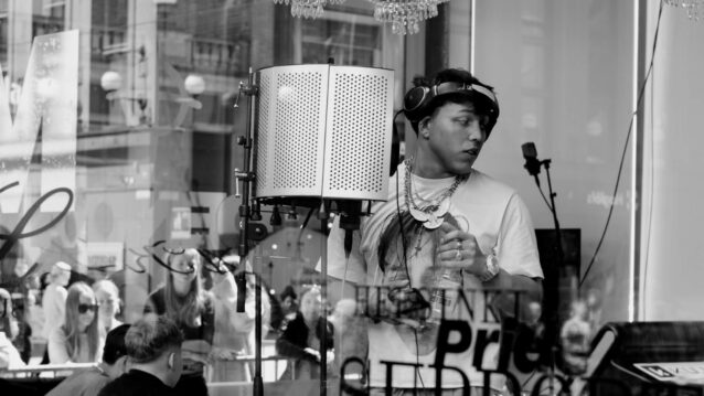 Averagekidluken albumi syntyi Stockmannin ikkunassa