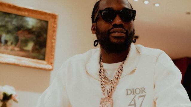 Meek Mill valkoisessa asussa. Meek Mill kritisoi kiillotettua hiphop-soundia!